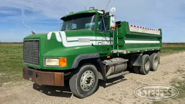 1998 Mack CH613