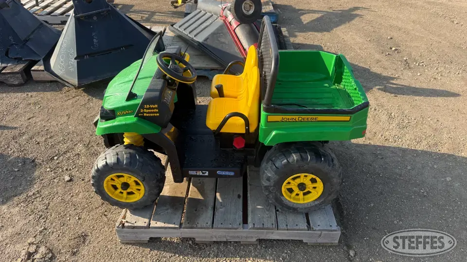 John Deere Gator XUV550 Personal Property