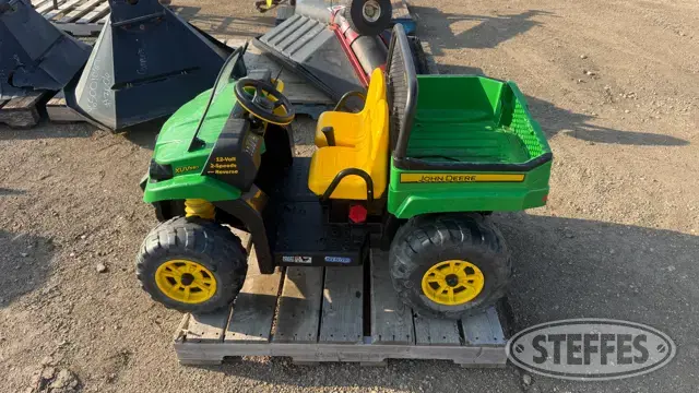 John Deere Gator XUV550