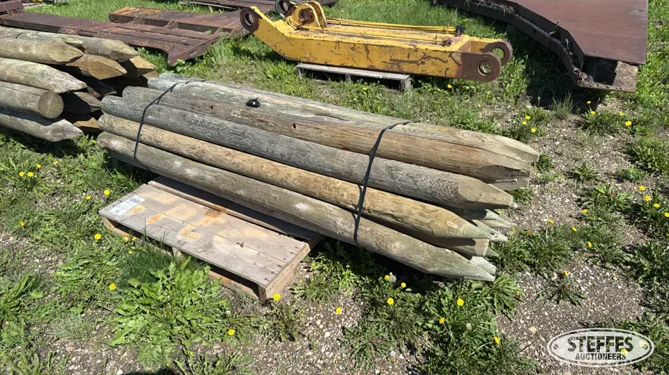 (25) Wood fence posts Farm Support Item
