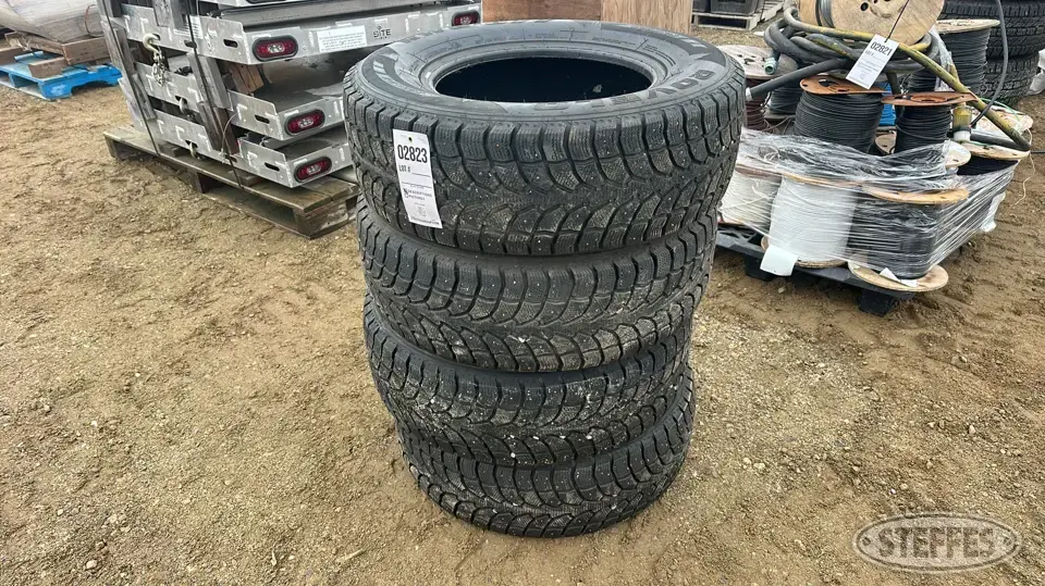 (4) Rovelo RWS-677 265/70R17 Passenger-Light Truck Tire