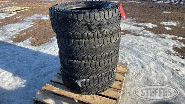 (4) Goodyear Duratrac 275/70R18 tires