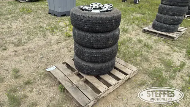 (4) Goodyear Wrangler ST P265/70R17 tires