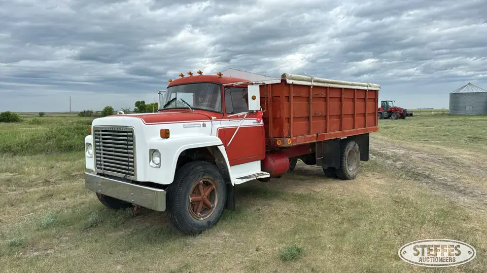 1978 International Loadstar 1700 Grain Truck