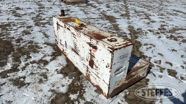 Westeel approx. 84 gal. transfer tank