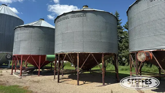 Westeel-Rosco hopper bin