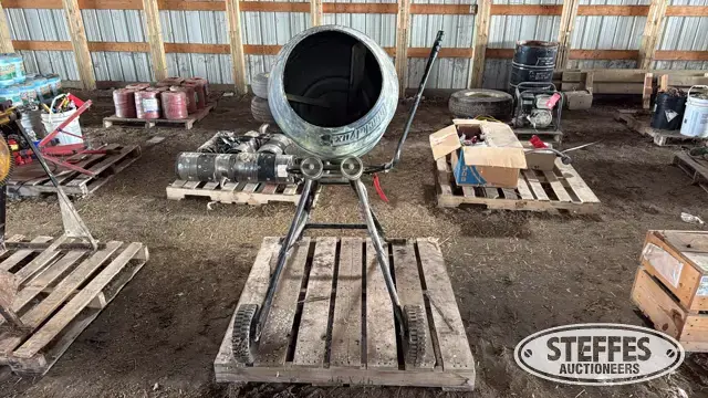Black Lynx cement mixer
