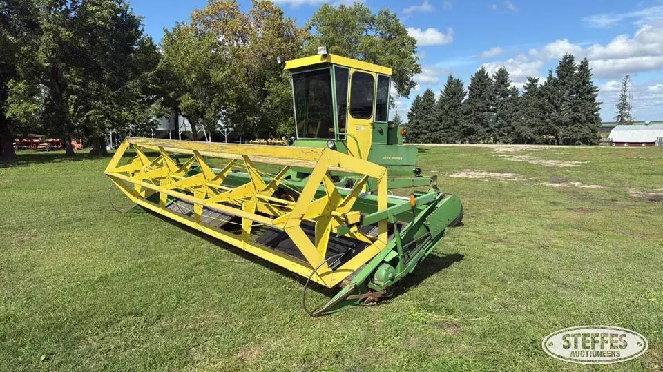 1977 John Deere 800 Self-Propelled Swather