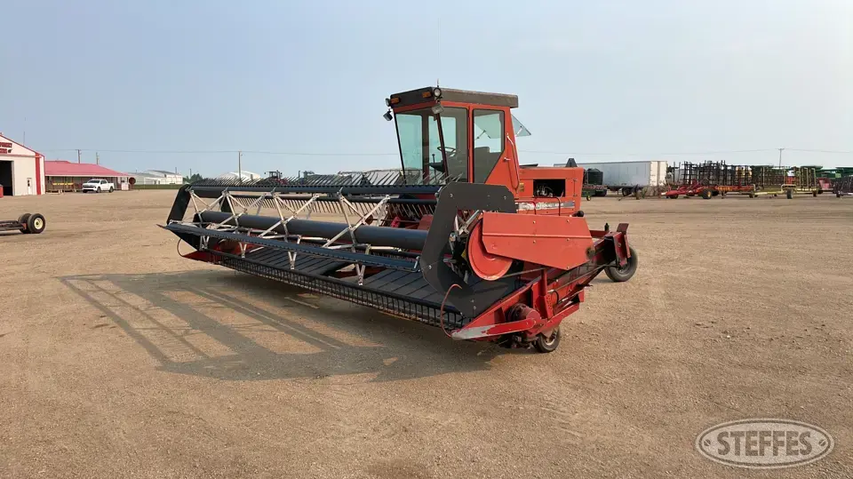 1981 International 4000 Self-Propelled Swather