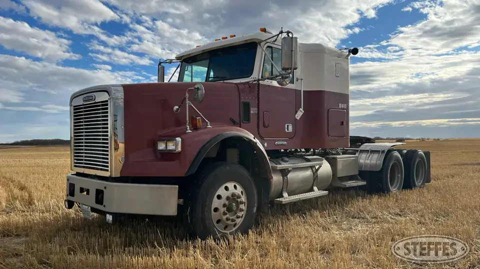 2007 Freightliner FLD120 Conventional Truck with Sleeper