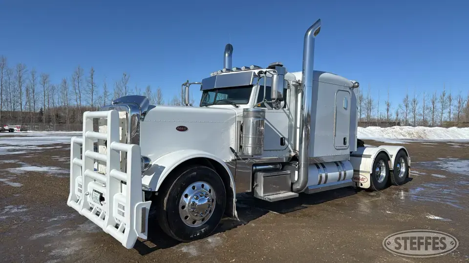 2015 Peterbilt 389 Conventional Truck with Sleeper