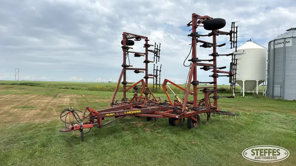 Morris Magnum CP-731 Chisel Plow