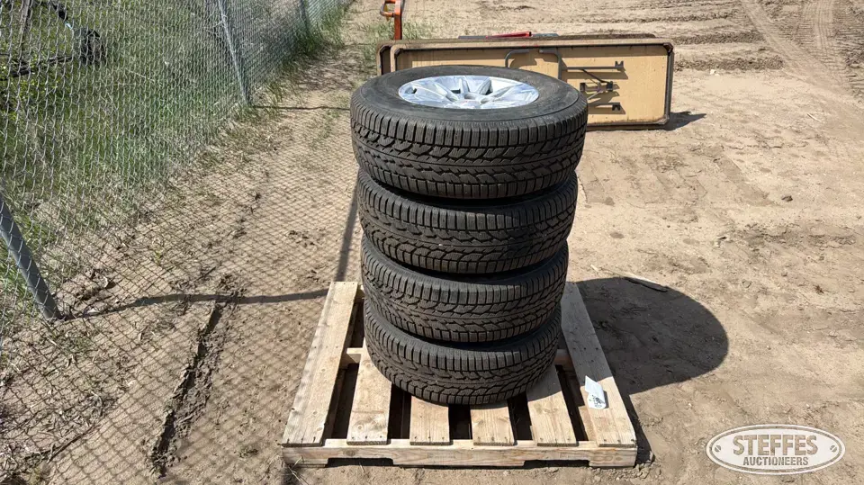 (4) Firestone Winterforce 2 265/70R17 tires Passenger-Light Truck Tire