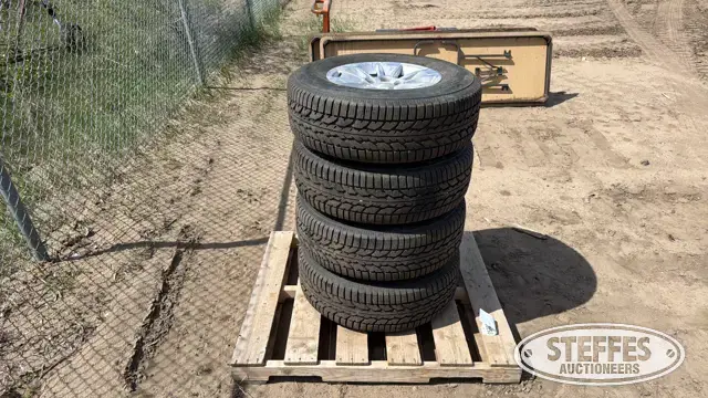 (4) Firestone Winterforce 2 265/70R17 tires