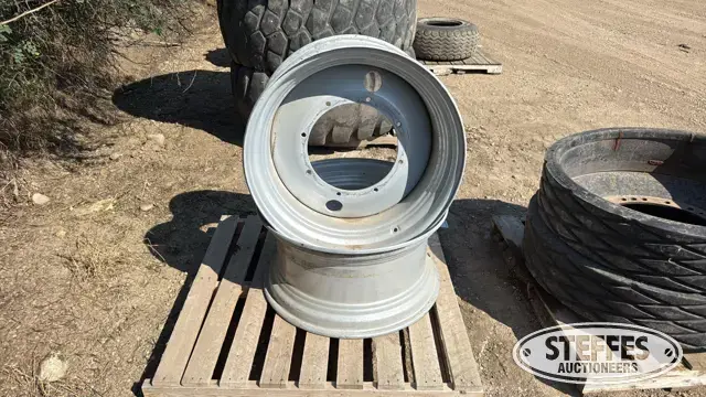 (2) 30”x15” 8-bolt wheels