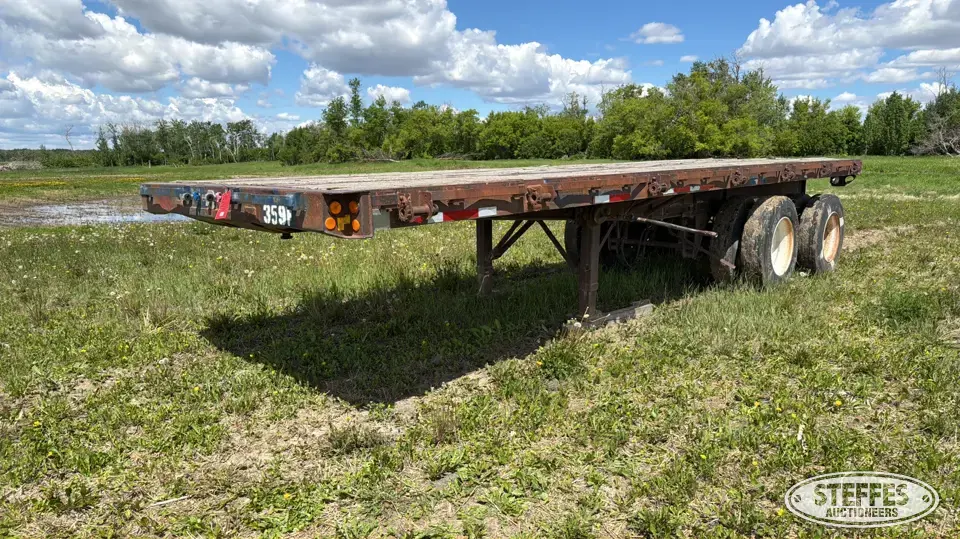 1987 Fruehauf Semi Flatbed Trailer