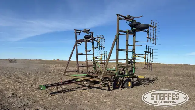 John Deere 1610