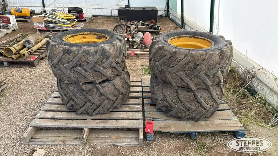 (4) wheels Tractor-Implement Tire