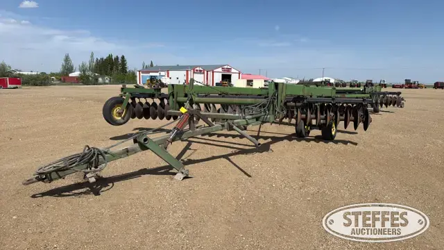 John Deere 370