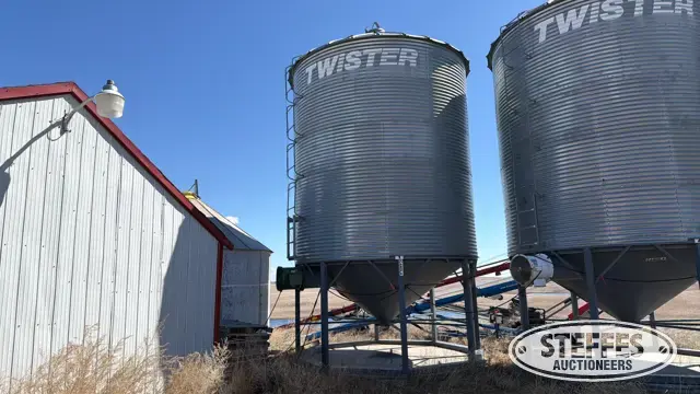 Twister hopper bin