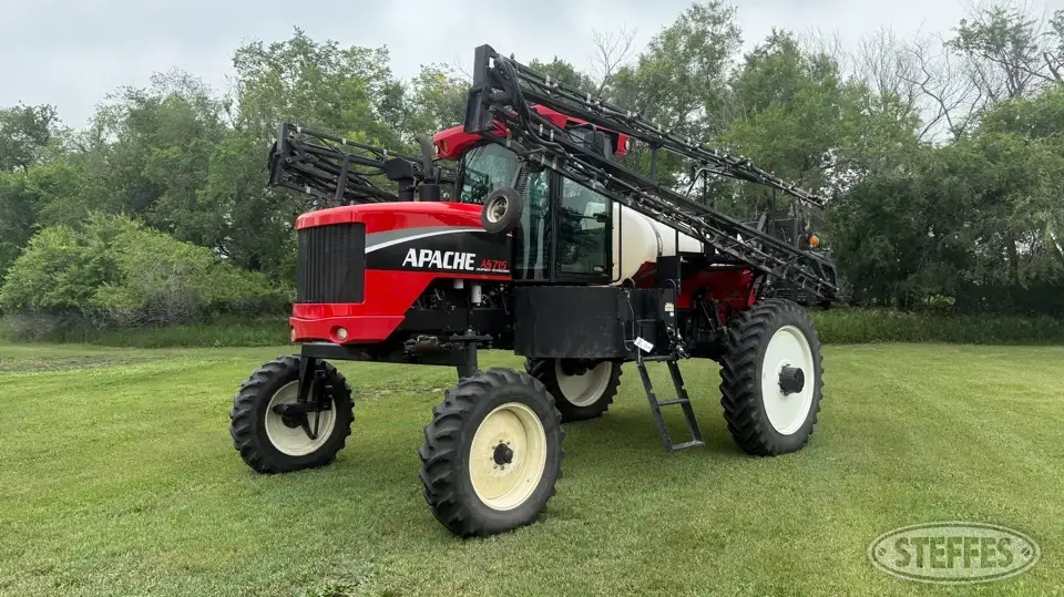 2009 Apache AS715 Self-Propelled Sprayer