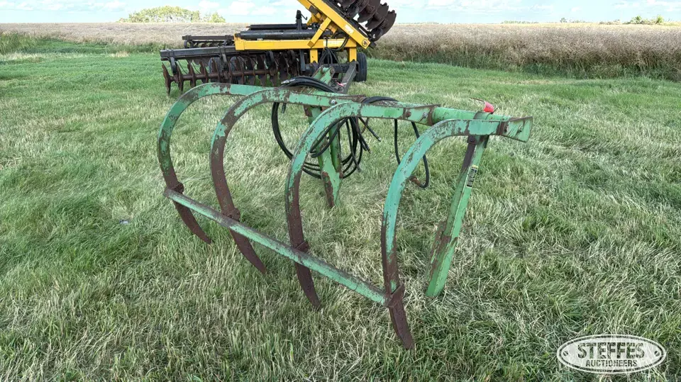 4-Prong hyd. grapple Tractor Loaders and Attachment