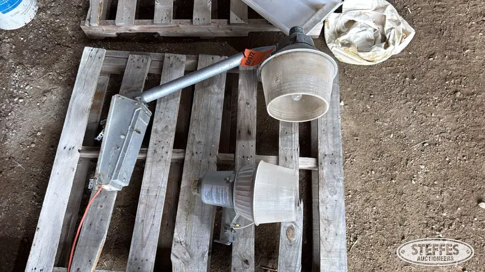 (2) Yard lights Farm Support Item