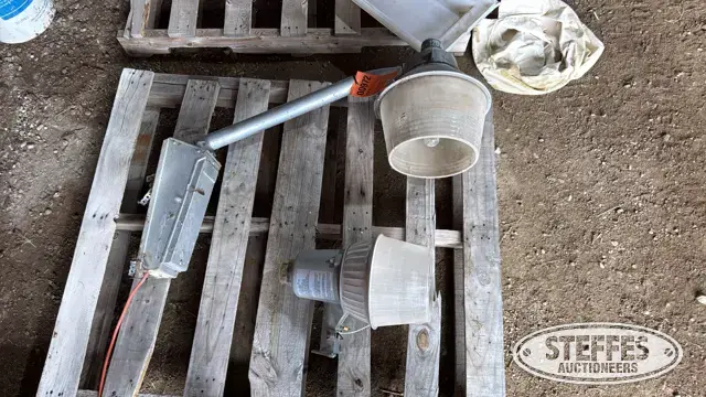 (2) Yard lights