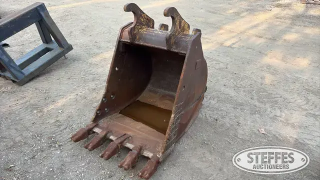 CAT excavator bucket