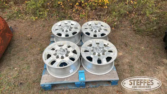 (4) Chevrolet aluminum wheels