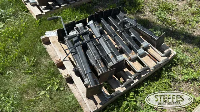 Trailer jacks
