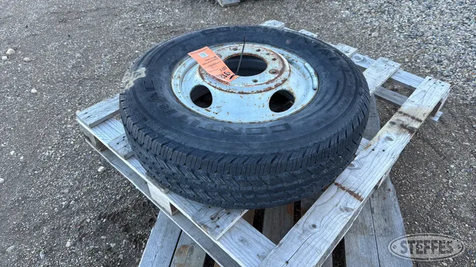 (1) Continental LT245/75R17 tire Passenger-Light Truck Tire