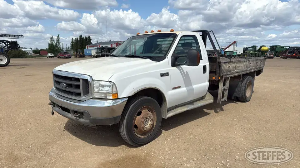 2004 Ford Super Duty F-550 XLT Over 1 Ton Pickup