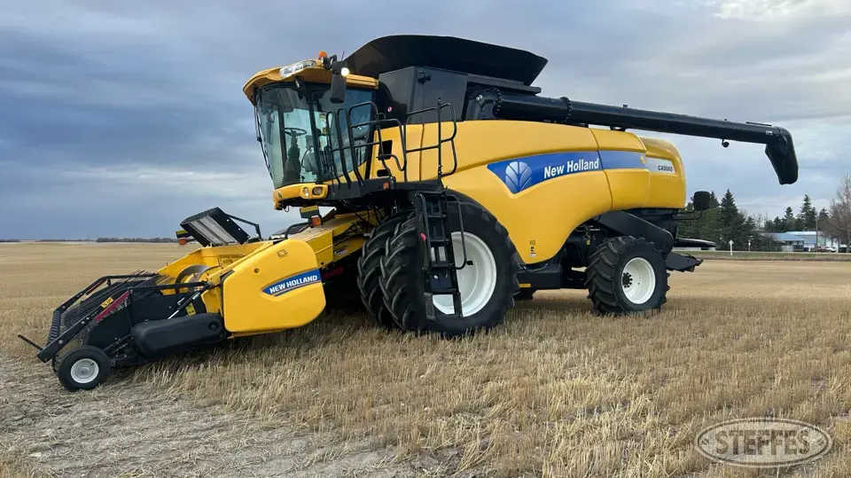 2012 New Holland CX8080 Combine