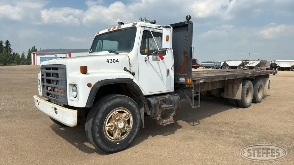 1989 International S1900 Flatbed Truck