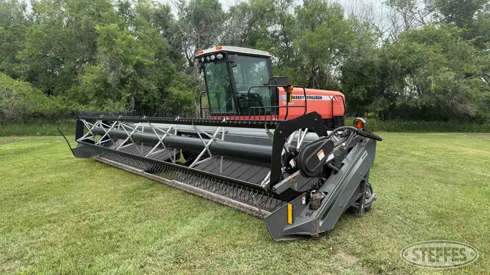 2005 Massey Ferguson 9220 Self-Propelled Swather
