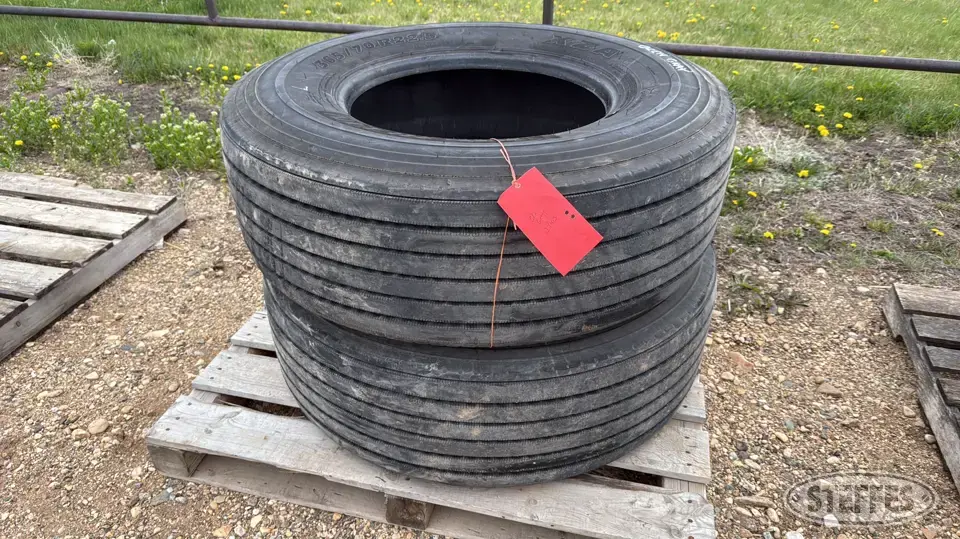 (2) Michelin XZA 365/80R22.5 tires Truck Tire