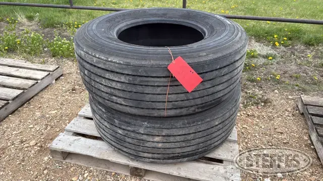 (2) Michelin XZA 365/80R22.5 tires
