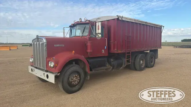 1973 Kenworth W900