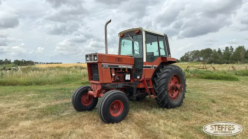 1981 International 1086 2WD Tractor