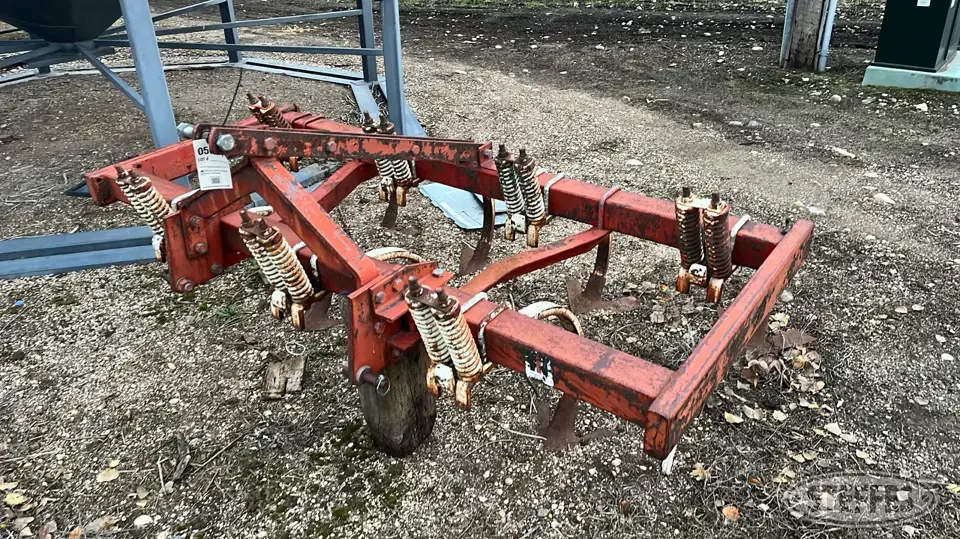 International chisel plow