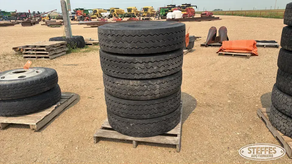 (5) Continental 11R24.5 tires Truck Tire