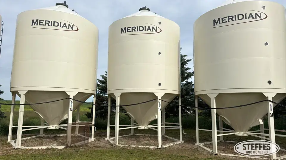 2023 Meridian M1412 fertilizer hopper bin