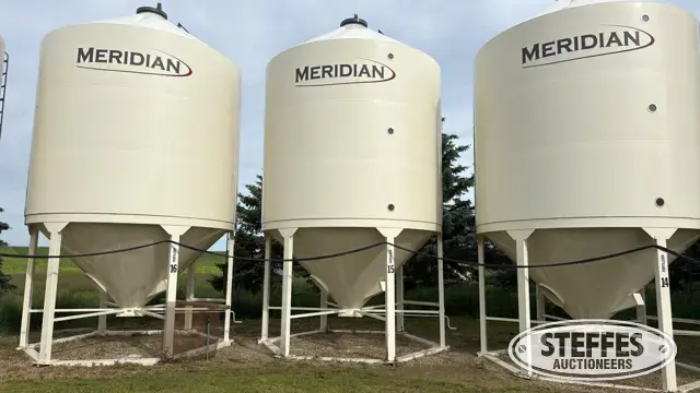 2023 Meridian M1412 fertilizer hopper bin