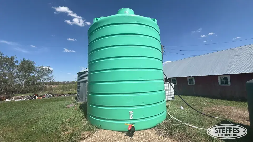 Enduraplas 10,000 gal. vertical poly tank