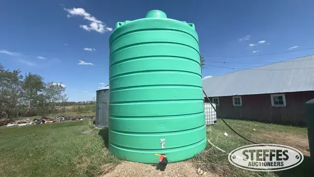 Enduraplas 10,000 gal. vertical poly tank