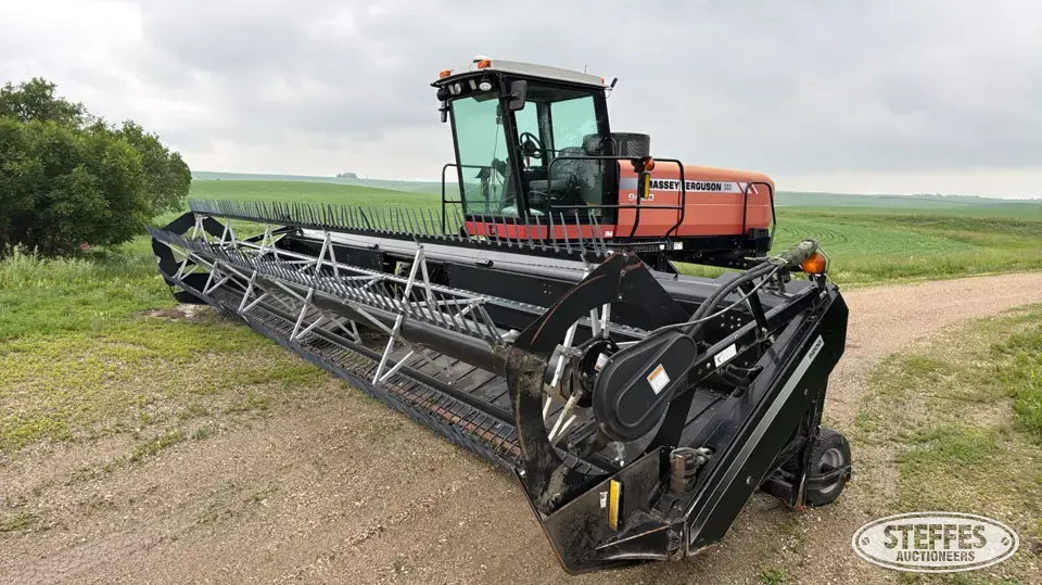 2005 Massey Ferguson 9420 Self-Propelled Swather