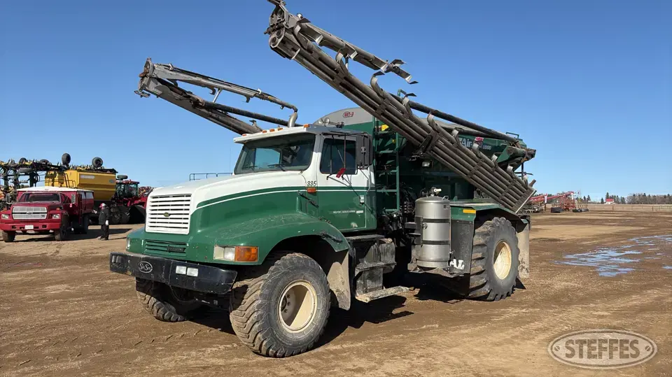 2002 Loral Self-Propelled Dry Spreader