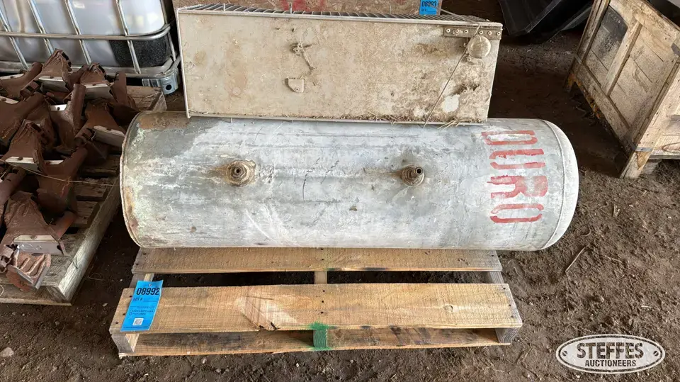 (2) Animal traps & air tank Farm Support Item