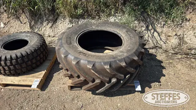 (1) Michelin 540/65R28 tire
